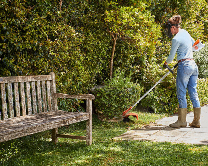 Stihl FSA60R Cordless Grass Trimmer Battery and Charger Set - Image 3