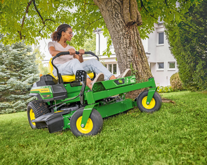 John Deere Z315E Side Discharge 42" Zero-Turn Lawn Mower - Image 4