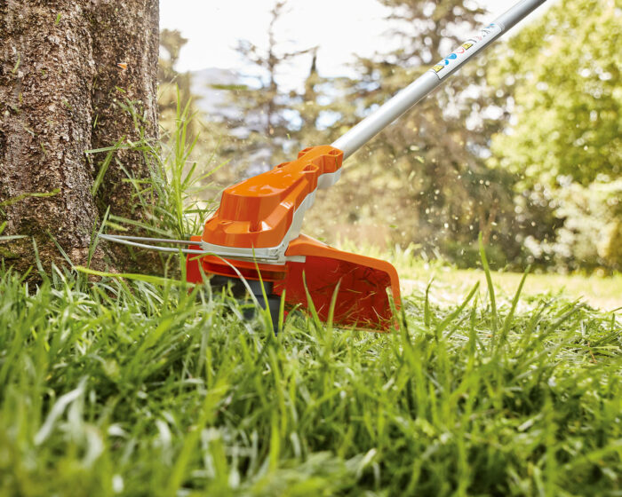 Stihl FSA60R Cordless Grass Trimmer Battery and Charger Set - Image 5