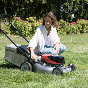 Honda Izy HRG 466 XB Cordless Lawnmower Bundle - Image 2
