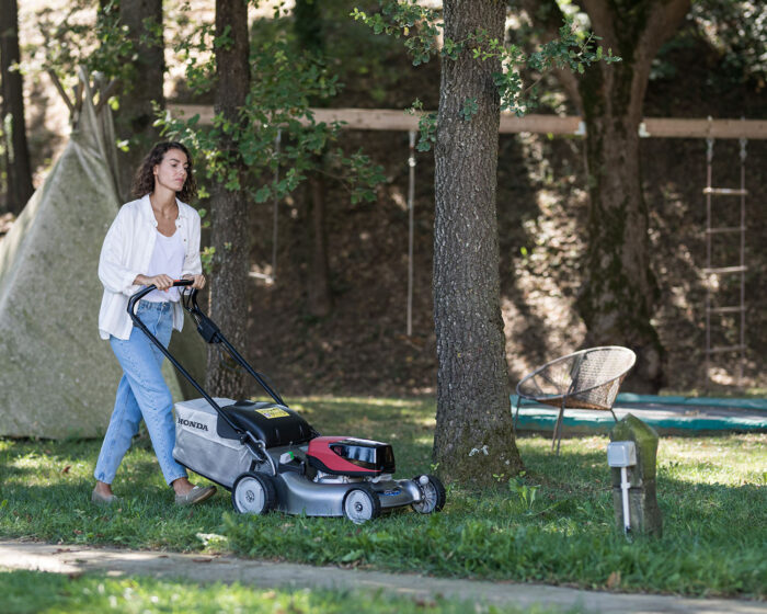 Honda Izy HRG 466 XB Cordless Lawnmower Bundle - Image 3