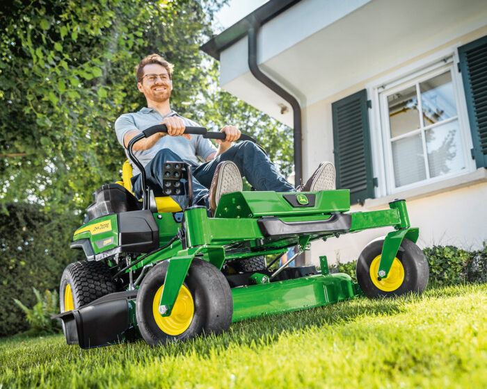 John Deere Z320M Side Discharge 42" Zero-Turn Lawn Mower - Image 4