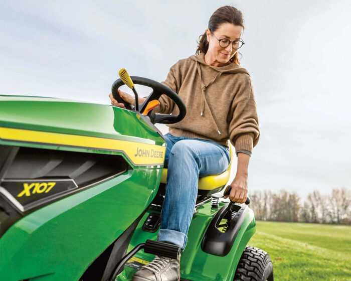 John Deere X107 Side Discharge 42" Ride On Lawn Mower - Image 4