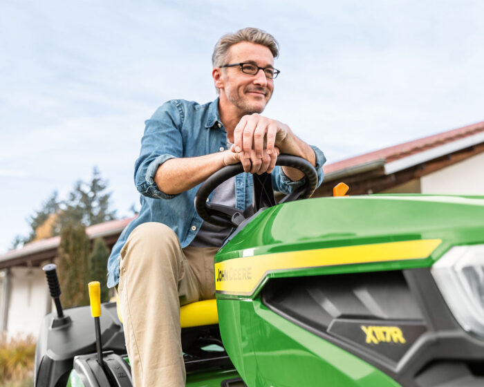 John Deere X117R Rear Collect 36" Ride On Lawn Mower - Image 4