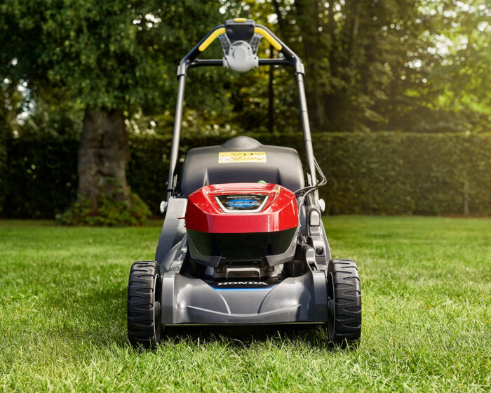 Honda HRX476 XB Cordless Lawnmower Bundle - Image 5