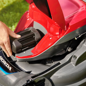 Honda HRX476 XB Cordless Lawnmower Bundle - Image 7