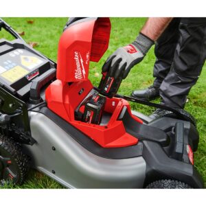 MILWAUKEE® M18 FUEL™ 46cm Cordless Lawnmower (Mower only) - Image 4