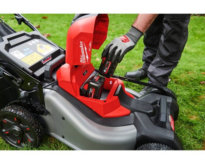 MILWAUKEE® M18 FUEL™ 46cm Cordless Lawnmower (Mower only) - Image 4