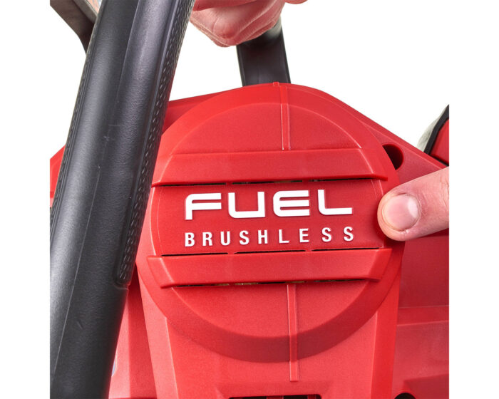 MILWAUKEE® M18 FUEL™ 30cm Chainsaw Kit - Image 3