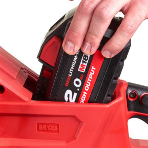 MILWAUKEE® M18 FUEL™ 30cm Chainsaw Kit - Image 4