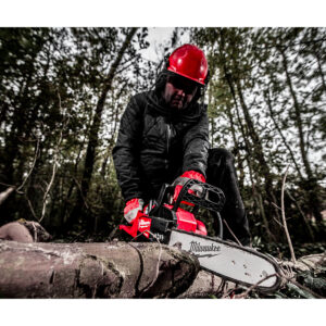 MILWAUKEE® M18 FUEL™ 30cm Chainsaw Kit - Image 5