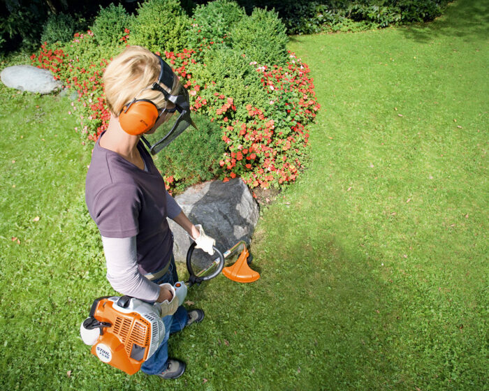 Stihl FS40 Grass Trimmer - Image 2