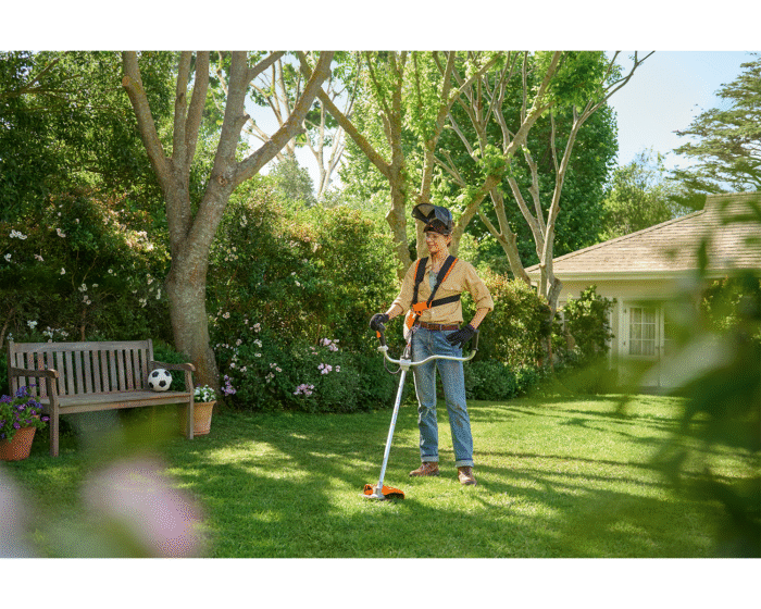 STIHL FSA80 Cordless Grass Trimmer Set - Image 4