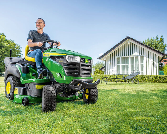 John Deere X167R Rear Collect 42" Ride On Lawn Mower - Image 4