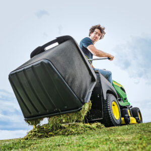 John Deere X167R Rear Collect 42" Ride On Lawn Mower - Image 2