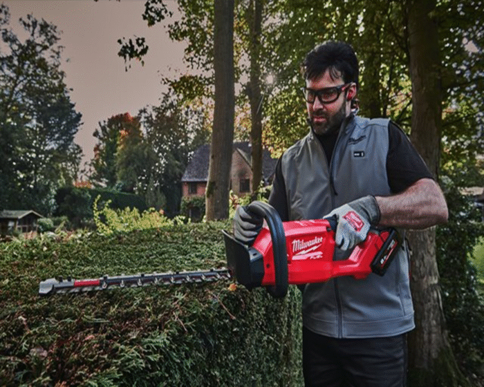 MILWAUKEE® M18 FUEL™ 60cm Hedge trimmer kit - Image 4