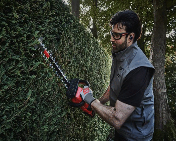MILWAUKEE® M18 FUEL™ 60cm Hedge trimmer kit - Image 5