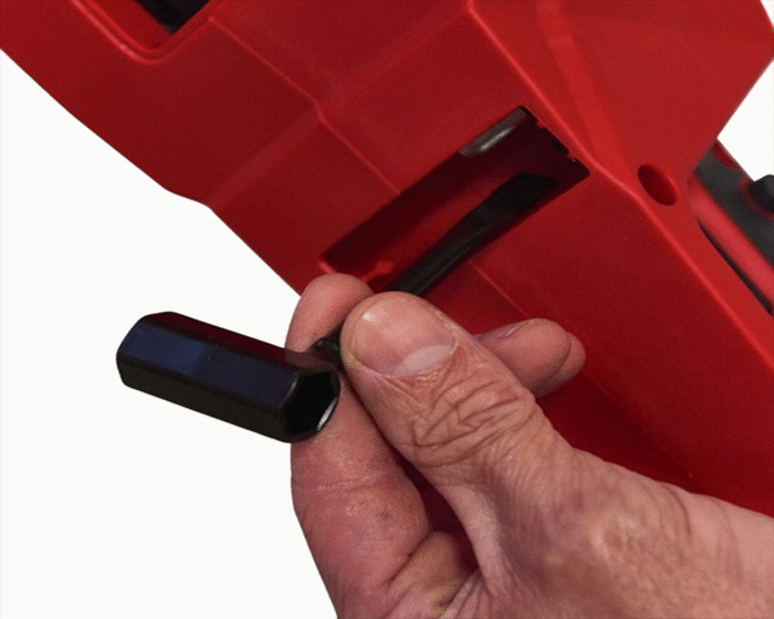 MILWAUKEE® M18 FUEL™ 35cm Chainsaw Kit - Image 6