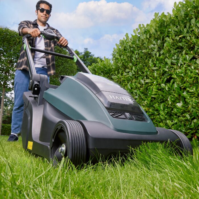 Hayter Hawk 43 AD Cordless Lawnmower Set - Image 7