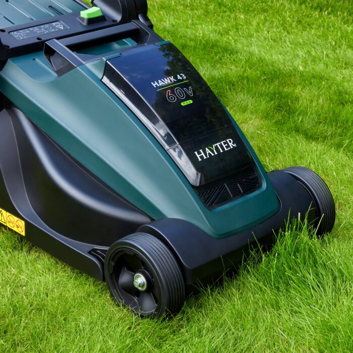 Hayter Hawk 43 AD Cordless Lawnmower Set - Image 8