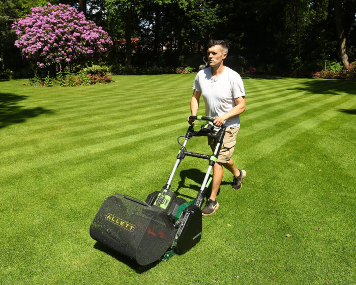 Allett Stirling 43 Cordless Lawnmower - Image 3